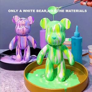 Figuras de brinquedos de ação pintando diy fluido criativo urso artesanal escultura violenta boneca de moldes brancos decoração de animais em forma de animal h240521