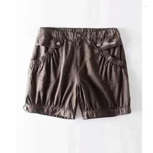 Shorts femininos pequenos e bonitos em um estilo leve e fresco com decorações de renda feitas de poliéster de algodão artificial