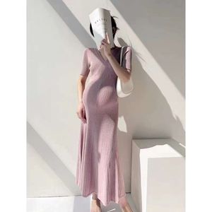 Koreansk stil moderskap stickad solid färg kort ärm V-hals hög midja gravid kvinna sträckta klänningar graviditet klänning l2405