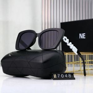 2024 Designerskie okulary przeciwsłoneczne Man Kobiety Moda prostokąty przeciwsłoneczne Luksusowe szklanki z diamentowym projektantem UV Ochrona przeciwsłoneczna z pudełkiem bardzo ładny 11 kolor