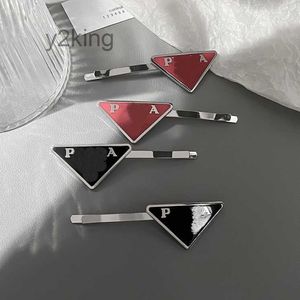 Hair Clips Barrettes Four Color Designer Clip Cute Hairclips Brand Luxury Jewelry New Autumn Black White Metal Accessories Classic Triangle Headwear CEKM