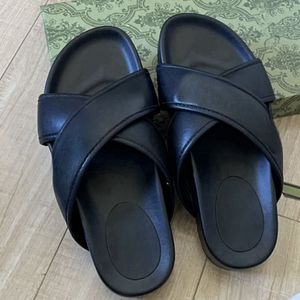 Ny lyxig sandal berömd designer kvinna mules kvinnor thongs man skum glida män skum toffel tofflor crisscross gummi mulor platt modeplattform toffel med låda storlek 35-45