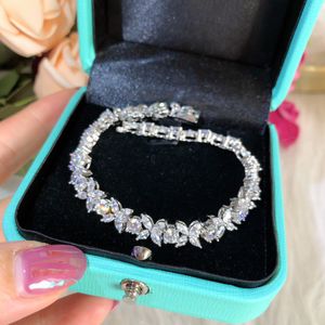 S925 Sterling Silver Luxury Full Diamond Flower Cluster Series Diamond Armband Exquisite Bling Diamond Armband för Woman