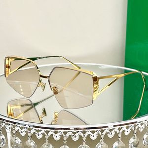 Designer Solglasögon Womans Metal Frame Stativ Långa ben Kvinnor Luxury Fashion Sexig textur Klassiska solglasögon UV400 Högkvalitativ BV1113S