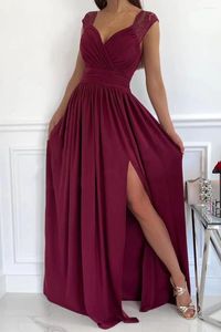 Lässige Kleider Sommer Frauen sexy plissierte Spleißen Schlitz Langes Kleid ärmellose Hochzeitsfeier für Women Chic und elegante Frau