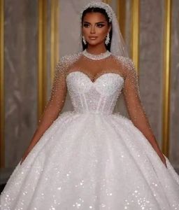 2024 Arabiska Dubai Wedding Dress Glitter Pärlor PESKIN Lång illusionärmar Bollklänning Brud Brudklänningar Robe de Mariage Vestido de Noivas Custom Made Made
