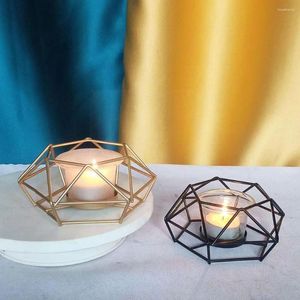 Держатели свечей 1pcs Nordic Style 3D Geometric Candlestick Vintage 2024 Держатель Обладатель продажа металлические декор вечерин