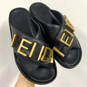 2024 Nachrichten Designer Sandalen Luxusschuhen Moderutschen flacher Boden geradeaus Leinen Buchstaben Lederschnalle Leinwand sexy Geflecht Schuhe Sommer Beach Sandalen