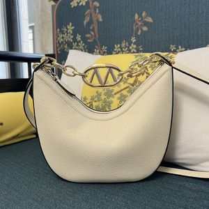 Vlogo Moon Hobo Bag In Grainy Calfskin With Chain Designer Bags Women Luxury Fashion Classic Handbag Shoulder Bags Crossbody Gold-Finish Chain And Hardware 5W2B0Q