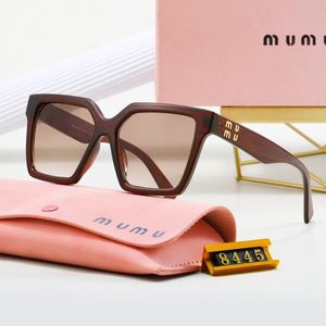 Óculos de sol femininos moda casual masculino de óculos de sol designer de marca de sol com lente de lente UV400 Man Lens Man.