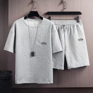 Carta de tracksuit de verão casual e elegante e confortável da gripe de verão Apliques Duas peças Set Men Shorts Definir homens roupas 240517