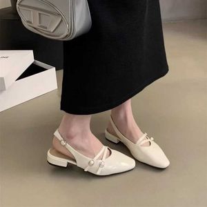 Scarpe eleganti 2024 Design estivo Donne Sandalo Sandal Stretto Banda vestito quadrati scarpe da donna in pelle di brevetto all'aperto Mary Jane Scarpe H240521