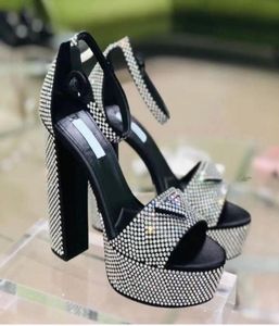 여자 039S 디자이너 신발 고품질 샌들 패션 반짝이는 라인 스톤 가죽 높이 발 뒤꿈치 럭셔리 퍼포먼스 파티 드레스 신발 5825914