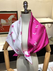 Designer Scarf Pure Cotton Scarf Fashion Letter Square Scarf pannband Fyra säsonger Universal Simple and Retro Style Women Scarf Accessories