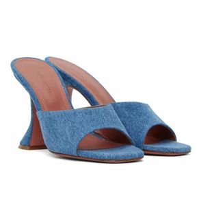 豪華なデザイナーAmina Muaddi Lupita Sandals Shoes Slipper Heeled Sandals Open Square Toe Caftued Spool Heel Lady Sexy Mule Eu35-43、箱付き