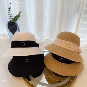 デザイナーベレー帽の高級バケツハット手作りストローワイドブリム帽子サイズ56-58cmカジュアルシェードアダルトハット調整可能な休暇ビーチハット