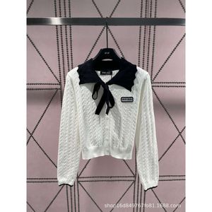 Kvinnors stickor Tees Autumn/Winter New Hand Hook Brodery Doll Neck Hollow Out Thin Stacke Cardigan Sweet Girl Style