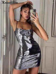 Casual Dresses Kricesseen Shiny Metallic Grey BodyCon Mini Dress Glitter Spagetthi Strap Leather Night Out Festival Outfits Sexig klubbkläder