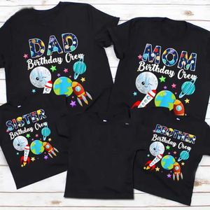 Família combina com roupas externas espaciais familiares correspondentes conjunto de roupas infantil camiseta astronauta camisa de aniversário personalizada para festas espaciais meninos de verão roupas y240522