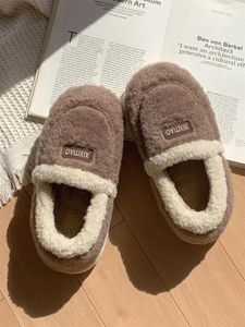 Slippers 2024 Inverno Versão coreana amantes Harm Retro Saco de algodão Mulheres macias Velvet Home Anti-Esquadão Sapato de Lua Soled