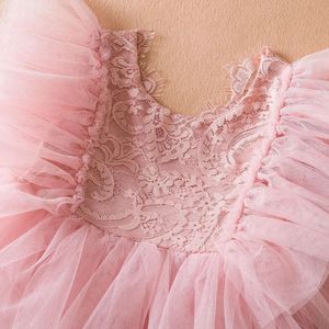 Letnie urodziny 2024 Różowy Tiul Formal Costume Costume Fruffers Backless Girls Pierwsze sukienki dla dzieci Komunia