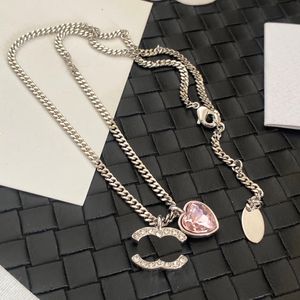 Boutique 925 Silver Plated Necklace Brand Designer Pink Heart Shaped Small Pendant Fashion Halsband Högkvalitativ romantisk kärleksgåva Halsband