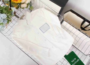Top camisa de bebê minimalista de meninos brancos casaco tamanho 110-160 cm Camisa de vestido de menino Crianças de designer roupas de criança blusas decr05