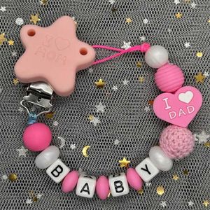 PACIFIER HOLDER CLIPS# Nyanpassat personligt namn PACIFIER CLIP HANDCRAFTED BIECH TRÄDKedjan Silikon Crown Stand Baby Toy Chewing Gift D240521