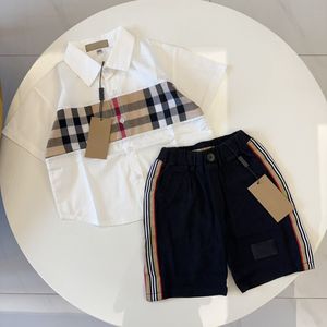 Barns butiksmode: Designer Style Boys 'rutiga skjorta och shorts, perfekt för lyx sommarkläder | Trendiga och avancerade kläder