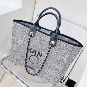 10AデザイナーDeauville Tote Beach Bags Luxury Canvas Handbag Purse Shop Travel Sholdine CC Bag Lomens Pearl Chain Backet Fashion Mens Crossbody Clutch Duffleバッグ