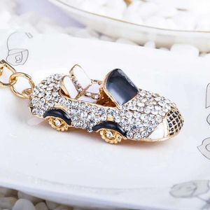 КЛАЧЕСНЫЕ ЛАНАРДЫ Cool Roadster спортивный автомобиль Cryckain Crystal Luxury Cangerable Car Model Keyring Fashion Key Chains для женского кошелька Ключевой держатель Q240521