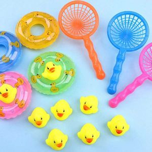 Bath Toys 5 Pieces/Set Childrens Floating Bathtub Toys Mini Swimming Rings gummi Yellow Duck Fish Net rengöring Simning Childrens Toys Water Fun D240522