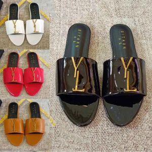 Slipper Metallic Slide Sandals Women Letter Luxury Patent Leather Slippers Summer Ladies Beach Sandal Party Wedding Fashion Low Heel Shoes