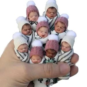 Куклы имитируют детские новорожденные ПВХ декоративная ручка для игрушек, кукла пальца, настоящая одежда, случайная S2452202 S2452203