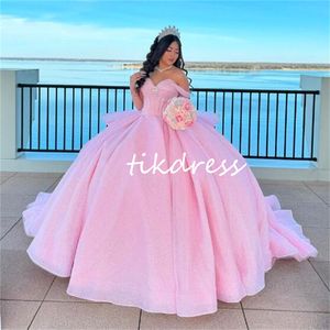 Блеск розовая возлюбленная Quinceanera платья 2024 от плечевых бусин