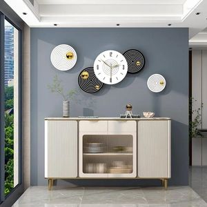 Duvar Saatleri Dairesel Şeritler Montajlı Saat Modern Basitlik Ev Oturma Odası Arka Plan Dekorasyon Metal Demir Siyah Saat