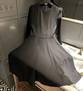 Lässige Kleider hochwertige Promi-Acetat-Strassknöpfe Eegnat Schwarze Kleider Frauen 3/4 Ärmel Seidenfutter A-Line-Kleid