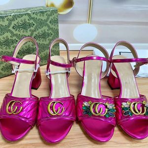 2024 Женские сандалии леди -вечеринка свадебная дизайнерская обувь классическая одежда обувь