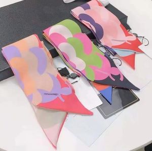 2024 Designer -Seidenschals reine Seide Frische Frühlings- und Sommerkontrast kleine Seidenschals Mode Haarband Freizeit -Modetasche Schals