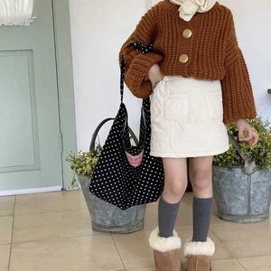 Röcke Winter Koreanisch Beige Temperament Baumwollgepackte Mädchen Rock 2023 Neue Baby Kinder lässige losen Taschen A-Line Miniröcke Y240522