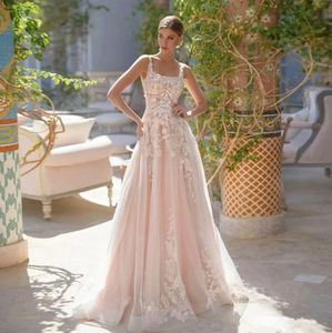 Florale ärmellose Champgne Hochzeitskleid sexy Rückenless Applikes Chic A-Line Court Train Prinzessin Brautkleider Mitte gemacht