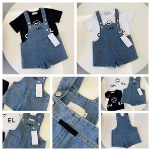 Estilo de grife de jeans infantil e camisetas brancas pretas definidas e elegantes meninos e meninas da moda definido conjunto de roupas infantis casuais da marca Conjunto de roupas para crianças