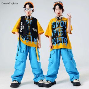 Girls Hip Hop Graffiti T-shirt Joggers Boys Street Dance Solid Cargo Pants Set Set per bambini Costumi jazz per bambini Streetwear L2405