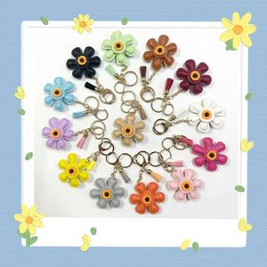 Keychains Lanyards Internet celebrity sunflower bag pendant leather keychain sunflower keychain Valentines Day gift men and womens pendant Q240521