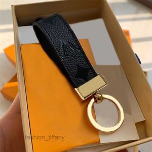 High Quality Keychain Classic Exquisite2023 Luxury Designer Car Keyring Zinc Alloy Letter Unisex Lanyard Gold Black Metal Small Jewelry Love PJ047 Q2