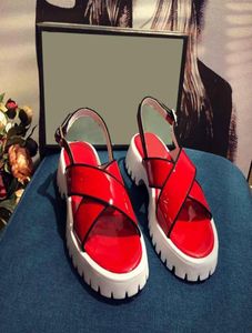 2021 Top designer Designer Women Platform Sandals Summer Fashion Ladies Shubber Slides Slifori a cinghia a croce a colori puri con scatola S6500763