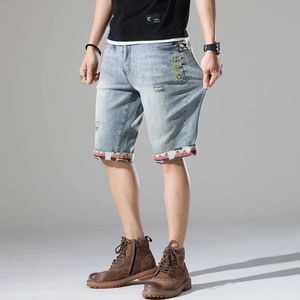 Herren -Shorts Sommer neue Mode Männer Vintage Ripped Denim Shorts Männer schlanke Trendhose Koreanische Version von fünf Viertelhosen J240522