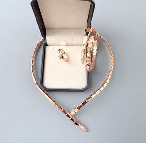 Designerska głowa ogon wkładka diamentowa wąż węża węża kołnierz Naszyjniki bransoletki pierścień najwyższej jakości platowane 18 -krotnie różowe złoto w stylu Kolekcja Kolejna damska biżuteria