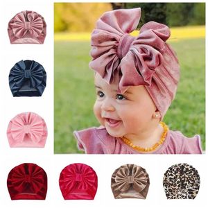 Hårtillbehör Nya babyflickor Big Bow Knot Velvet Hat Nyfödd spädbarn Turban Caps Children Leopard Beanies Photo Props Gifts Hårtillbehör Y240522