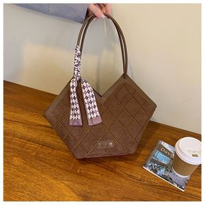 Luxury designer shopping shoulder handbags, high-quality fashionable women's handbags, clutches, classic retro bags, and women's handbags are all available.